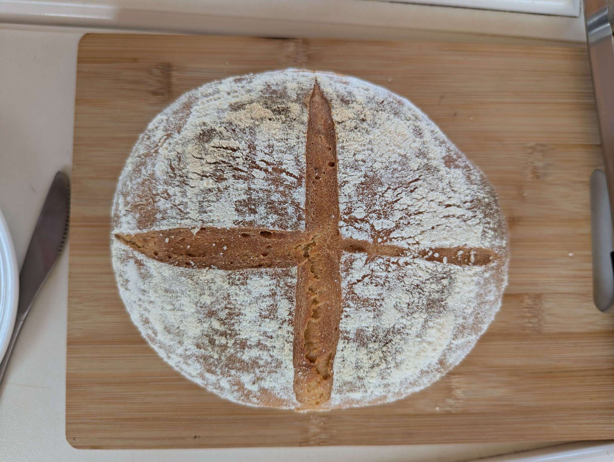 Seitdem wir inn Marina di Ragusa Sauerteigansatz geschenkt bekommen haben, backt Elvira regelmäßig frisches Sauerteigbrot.